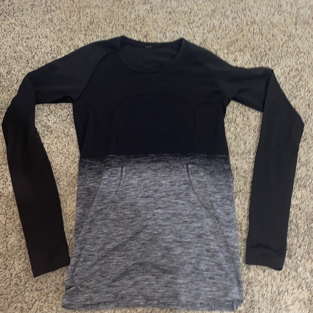 Black ombré to gray long sleeve lulu shirt! Size 8! No tags!